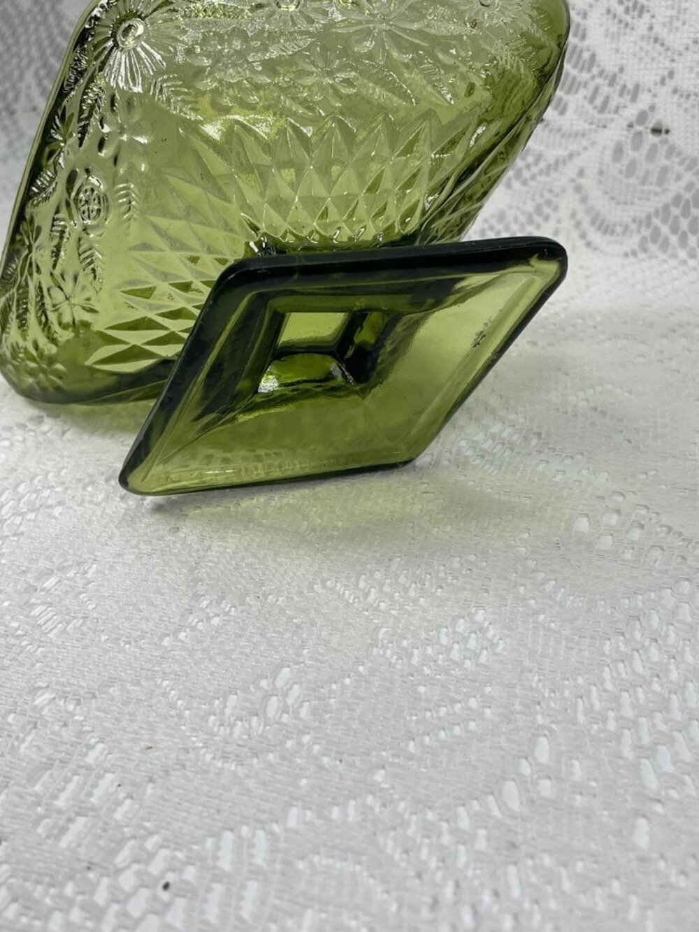 Vintage Green Indiana Glass Daisy Floral Candy Dish, Diamond Shaped Dish - Picture 8 of 14